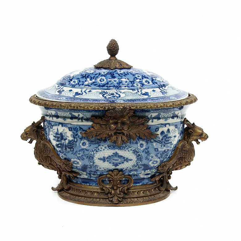 Sopera de cerámica azul y blanca, China, s.XX