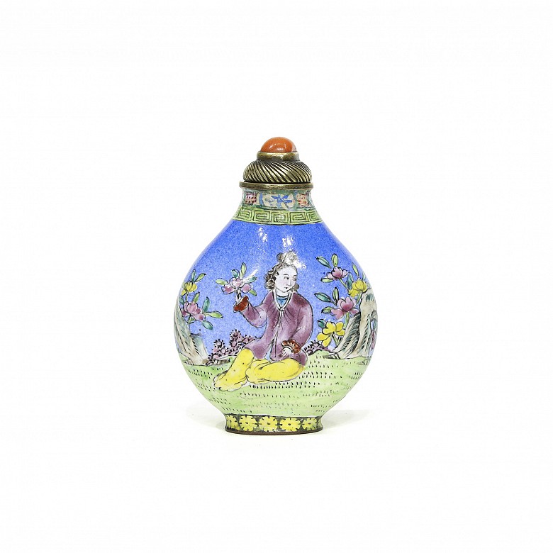 A Cantonese enameled snuff bottle, with Qianlong mark