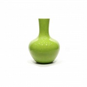 A fine green-glazed bottle vase, Tianqiuping, 20th century