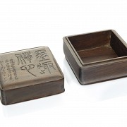 Caja de madera tallada con inscripciones, dinastía Qing