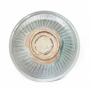 Bowl with rounded rim, celadon glaze, Sawankhalok, 14th-15th centuries - 2