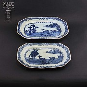 Dos bandejas chinas en porcelana, S. XVIII