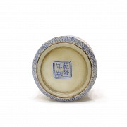 Enameled glass tea cup, China, Qing dynasty