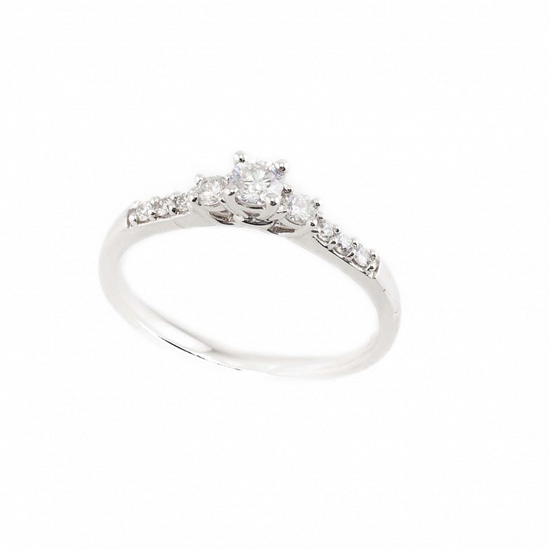 Solitaire 18k white gold and diamonds