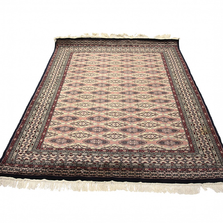 Rectangular rug in oriental wool, 20th century