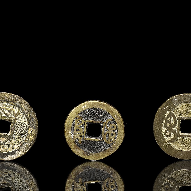 Tres monedas chinas con marca Qianlong - 2