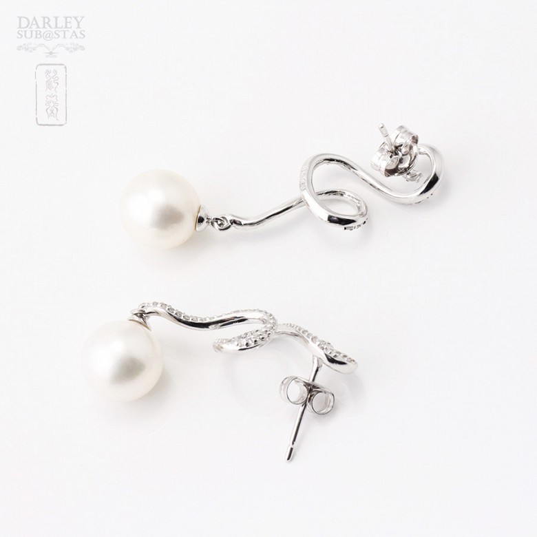 Earrings in 18k white gold, diamonds and pearls. - 2