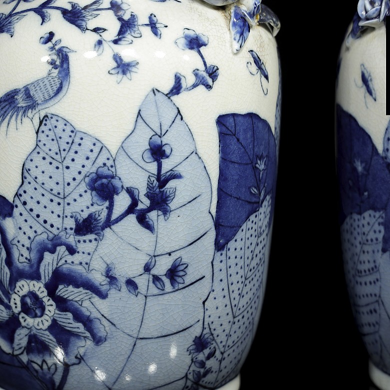Pair of Chinese porcelain vases, 20th century - 1