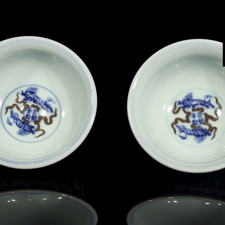 Tres pequeños cuenco de porcelana, S.XX