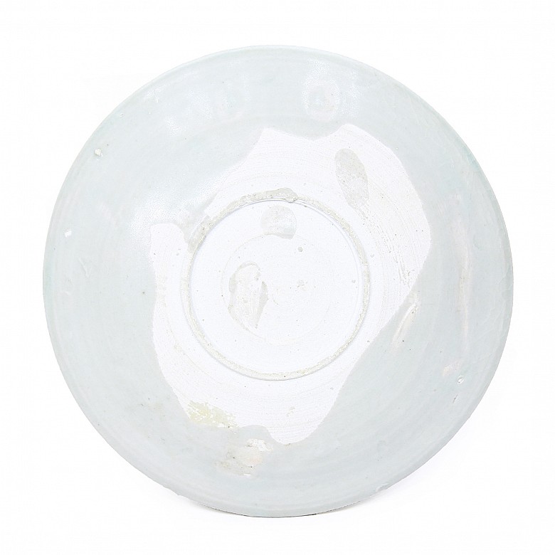 Deep plate with celadon glaze, Song dynasty. - 1