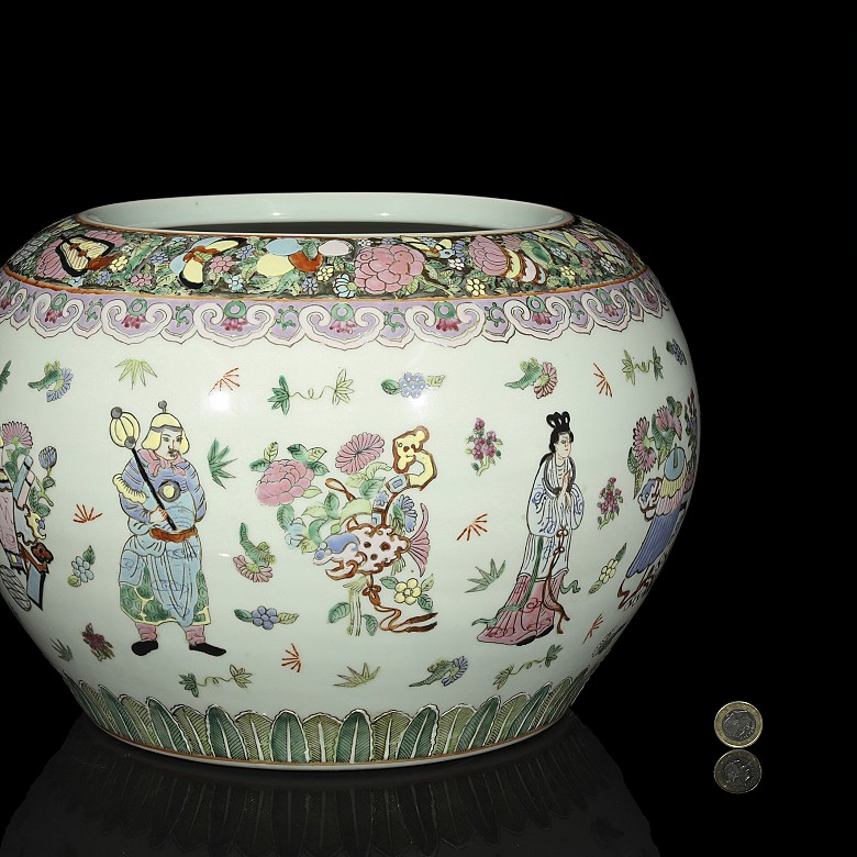 Chinese porcelain fish bowl, with wooden base.