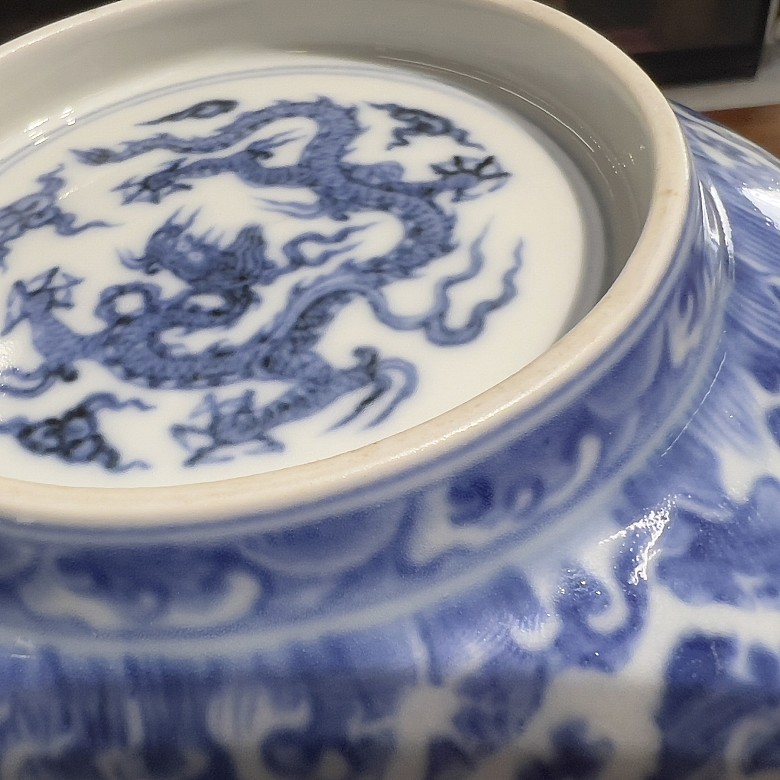 A blue and white dragon bowl, Qing dynasty.