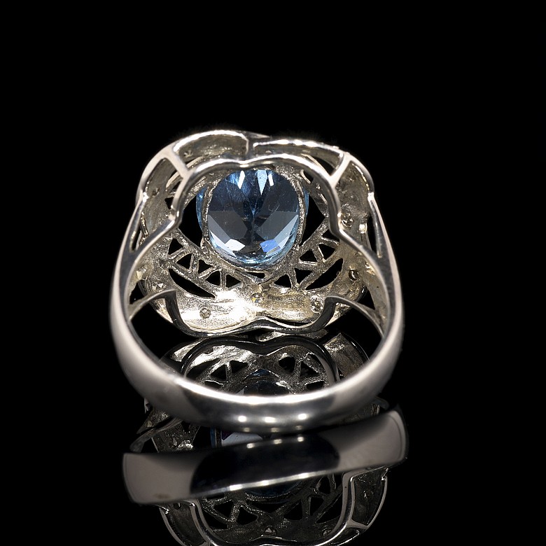 Ring in 18k white gold with blue topaz and diamonds - 4