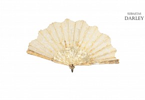 Mother of pearl and lace fan