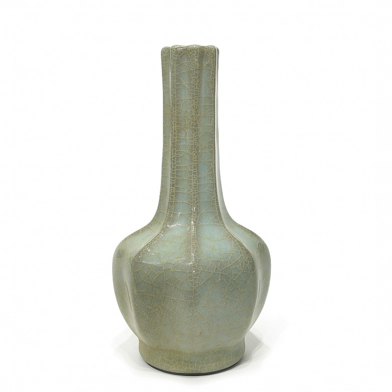 Longquan octagonal ceramic vase, Southern Song dynasty (1127 - 1279).