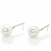 Earrings in 18k white gold, Australian pearls and diamonds