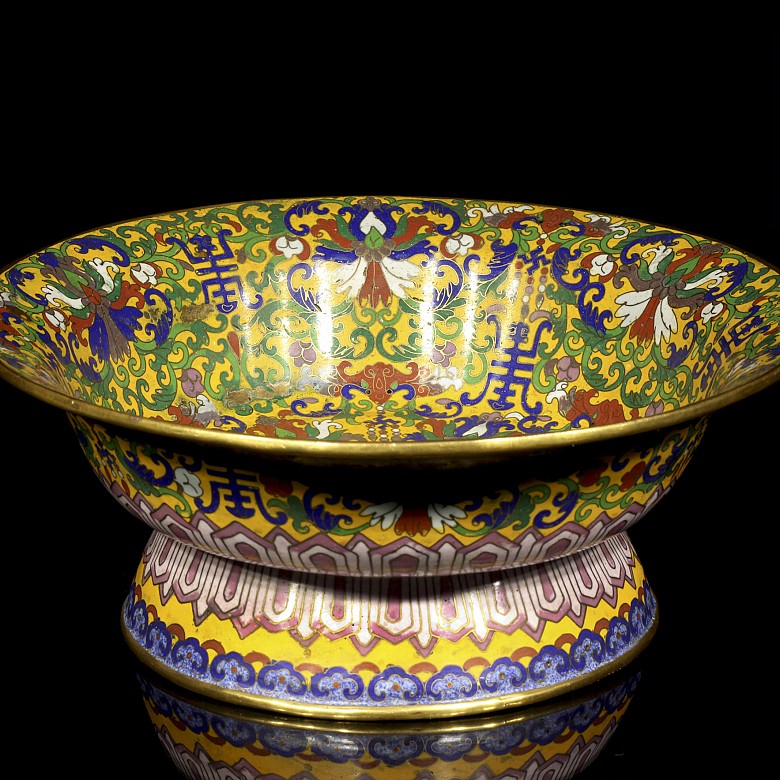 Bowl with foot 