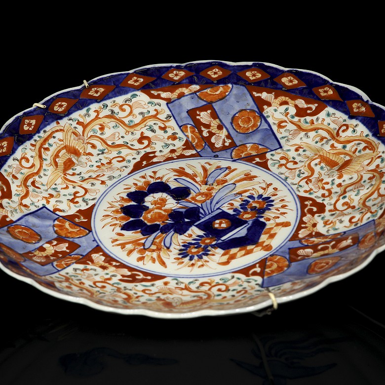 Japanese porcelain enamelled dish, Meiji period