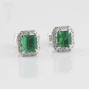 Earrings in 18k gold, brilliant and Colombian emerald - 1
