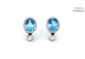 18 k white gold earrings with topaz and diamonds.