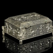 Silver box with pre-Columbian style decorations - 3