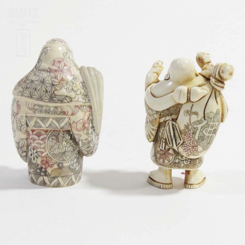 Two ivory Buddhas - 10