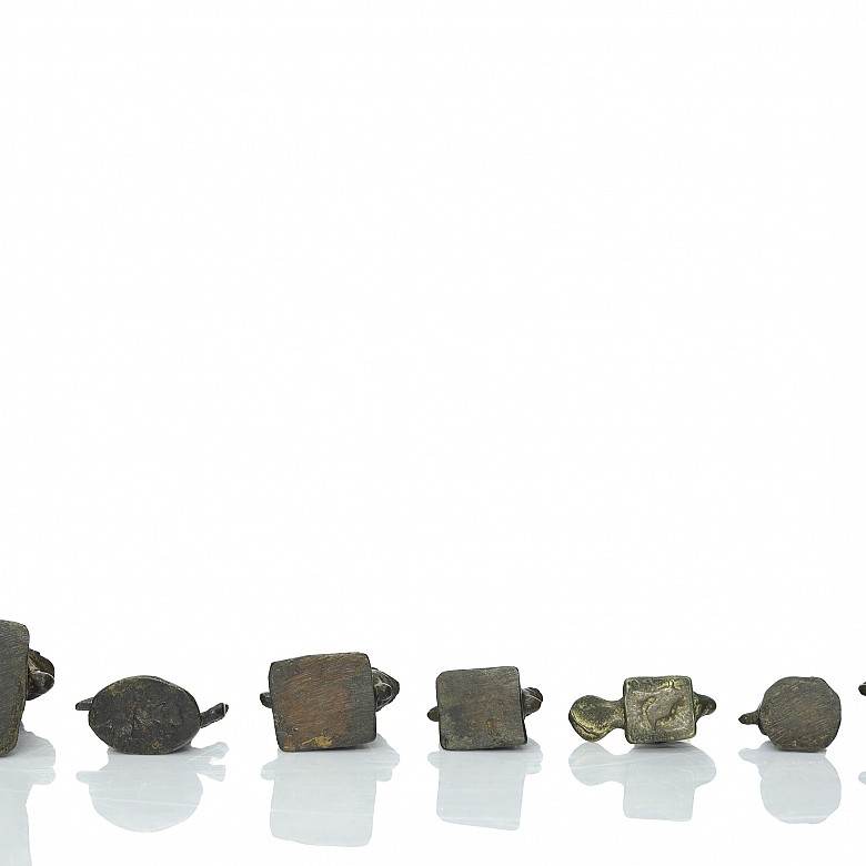 Lote de siete pequeñas figuras de bronce, S.XIX - XX