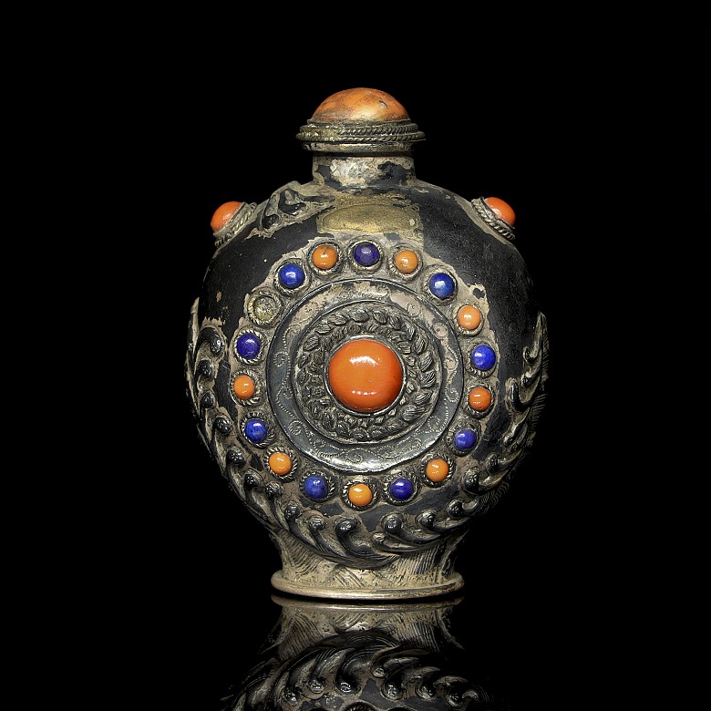 Botella de rapé en plata repujada, dinastia Qing
