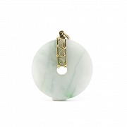 Jade pendant mounted in 18k yellow gold