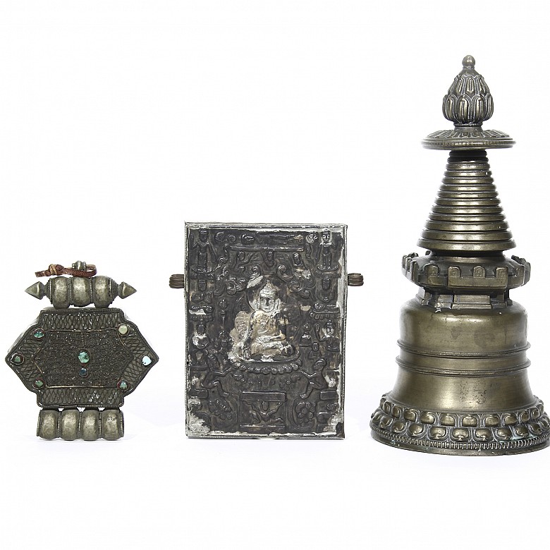 Lot of three Tibetan objects, 20th century
