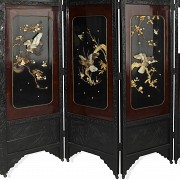 Chinese folding screen with hard stone applications, 20th century. - 2