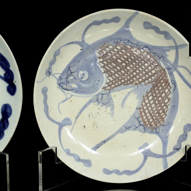 Tres platos de porcelana 