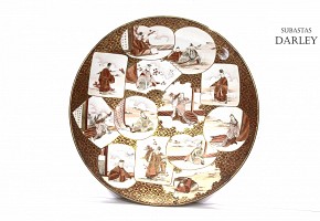 Plato decorativo de porcelana Kutani, Japón, periodo Meiji.