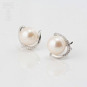 Pendientes en oro blanco, perla y diamantes - 1