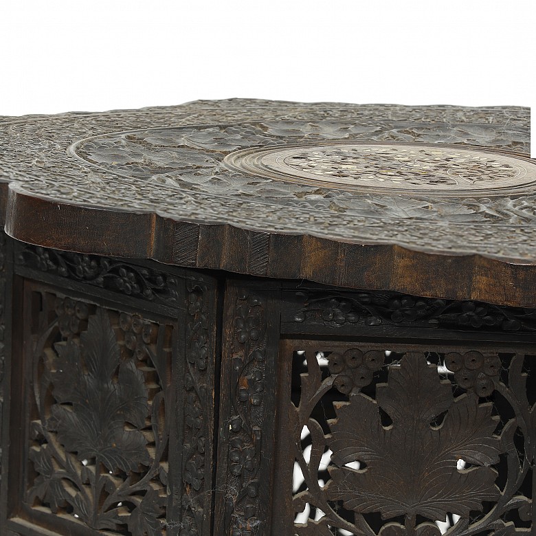 Carved wood table with a base, 20th century - 4