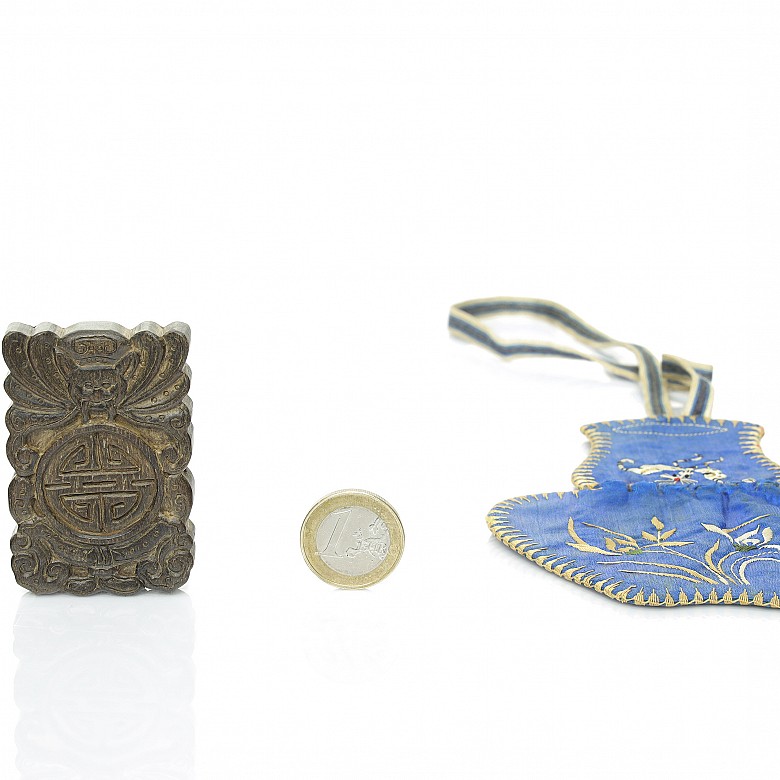 Lot with wooden plaque and silk bag, Qing dynasty