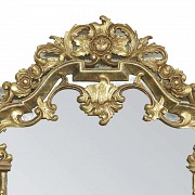 Espejo con marco de madera tallada y dorada S.XIX