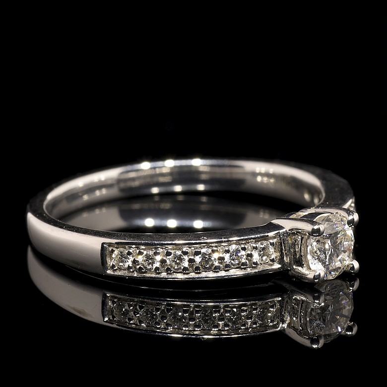 Solitaire in 18k white gold and diamonds 0.36 ct. - 2