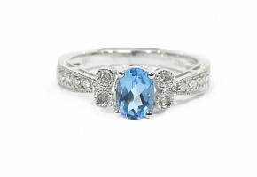 Ring with topaz and diamonds in 18k white gold.