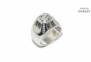 18k white gold and diamond chevalier ring