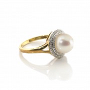 18k yellow gold ring with pearl and diamonds - 2