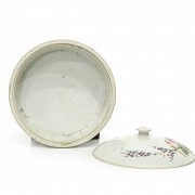 Recipiente con tapa de porcelana china, pps. S.XX - 4