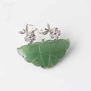 Brooch in 18k white gold with butterfly jade and diamonds