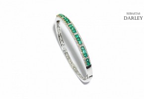 18k white gold bracelet with emeralds and diamonds