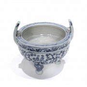 Chinese porcelain censer, 20th century