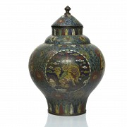 Cloissoné enamel-lidded vase, Qing dynasty