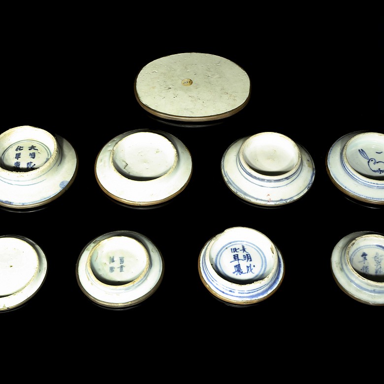 Lote de nueve piezas de porcelana, azul y blanco, dinastia Qing - 5