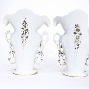 Pair of Elizabethan porcelain vases, 19th c. - 1