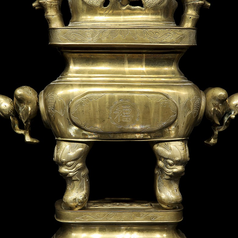 Large bronze censer with vases