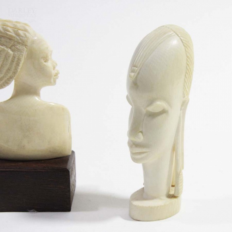 Two figures of African ivory - 6